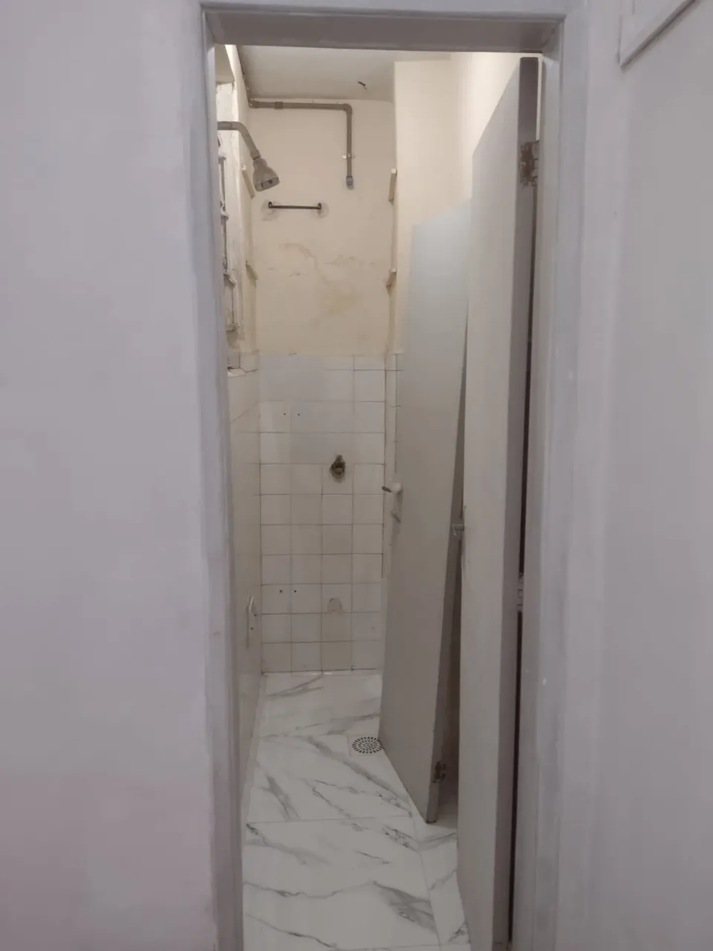 Apartment on the 1st floor with wood or laminate floors — photo 18