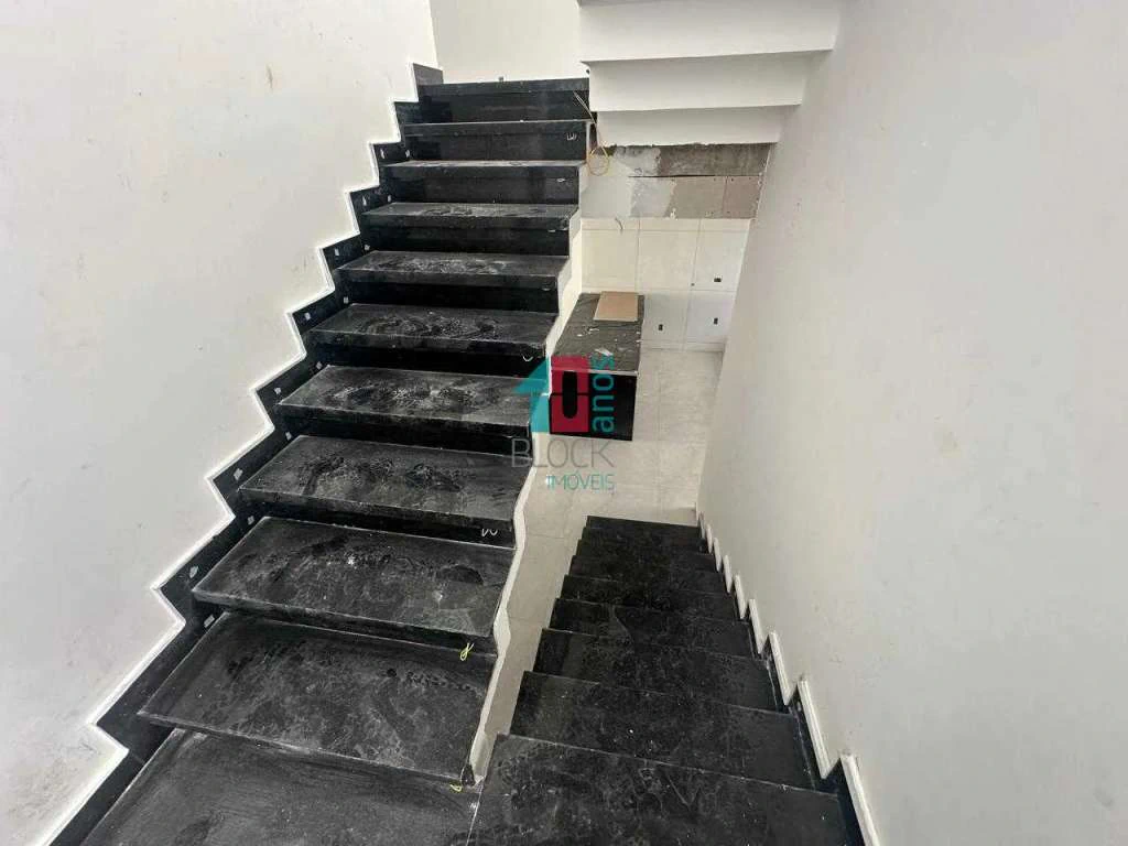 Casa com 5 suítes, 8 banheiros e 3 vagas para reformar — photo 26