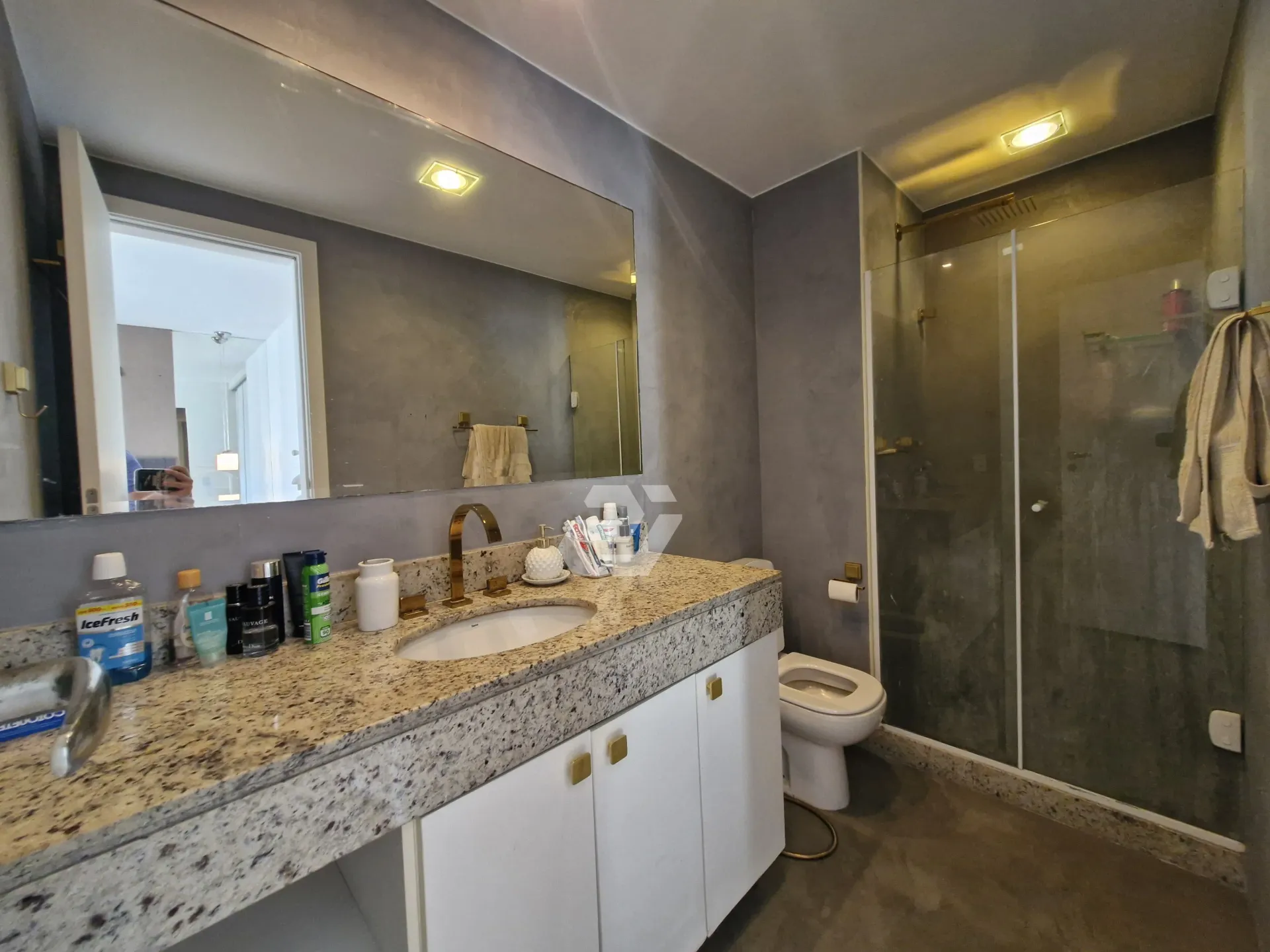 Furnished 4-bedroom apartment with building pool — photo 42