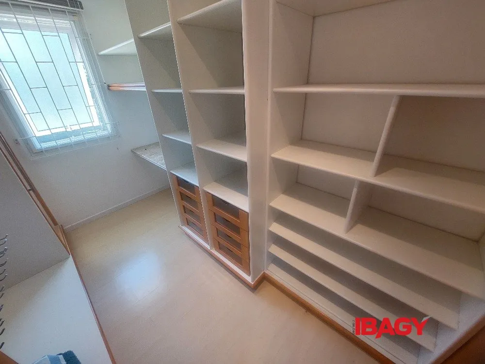 Furnished house with 5 bedrooms on 5200 m² — photo 3