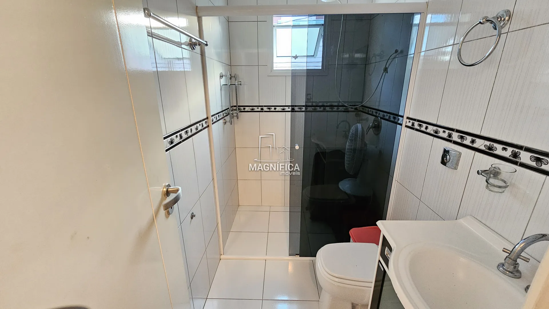 Unfurnished house with 3 en-suite bedrooms and 360 m² — photo 32
