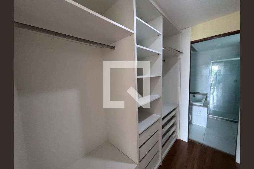 House with 4 en-suite bedrooms, 329 m² and 3 parking — photo 29