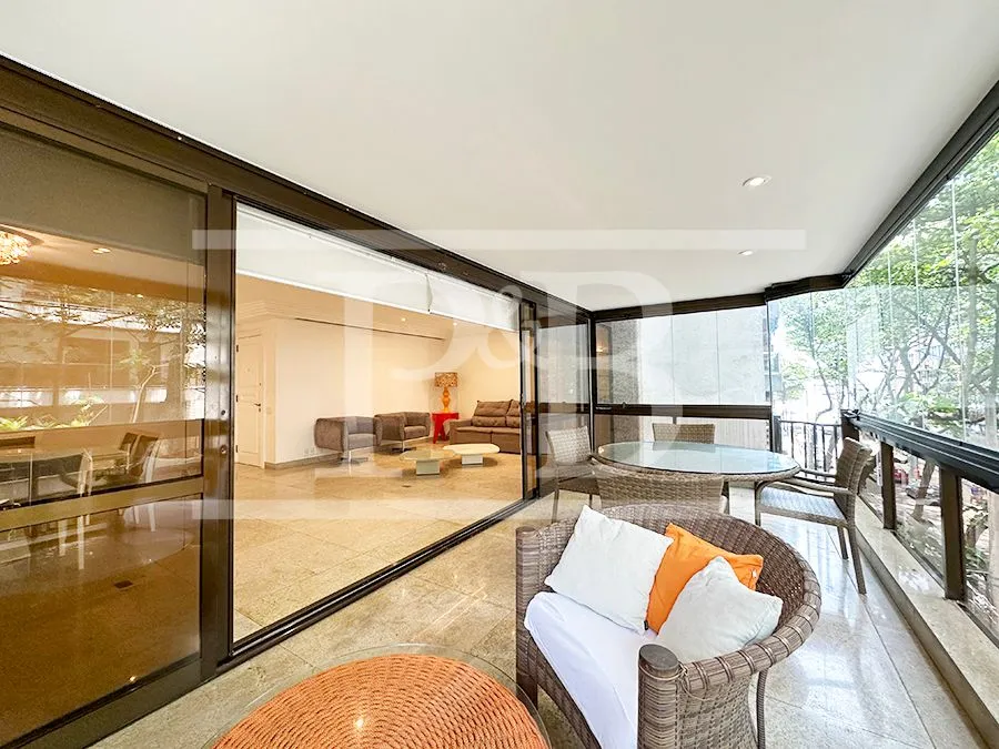 3-bedroom apartment with 230 m² and glassed-in balcony — photo 9