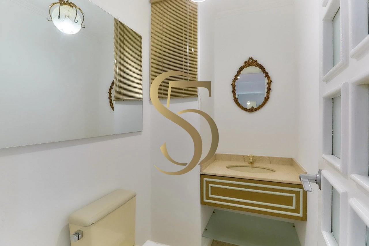 Bathtub in a one-bedroom apartment, 103 m² — photo 3