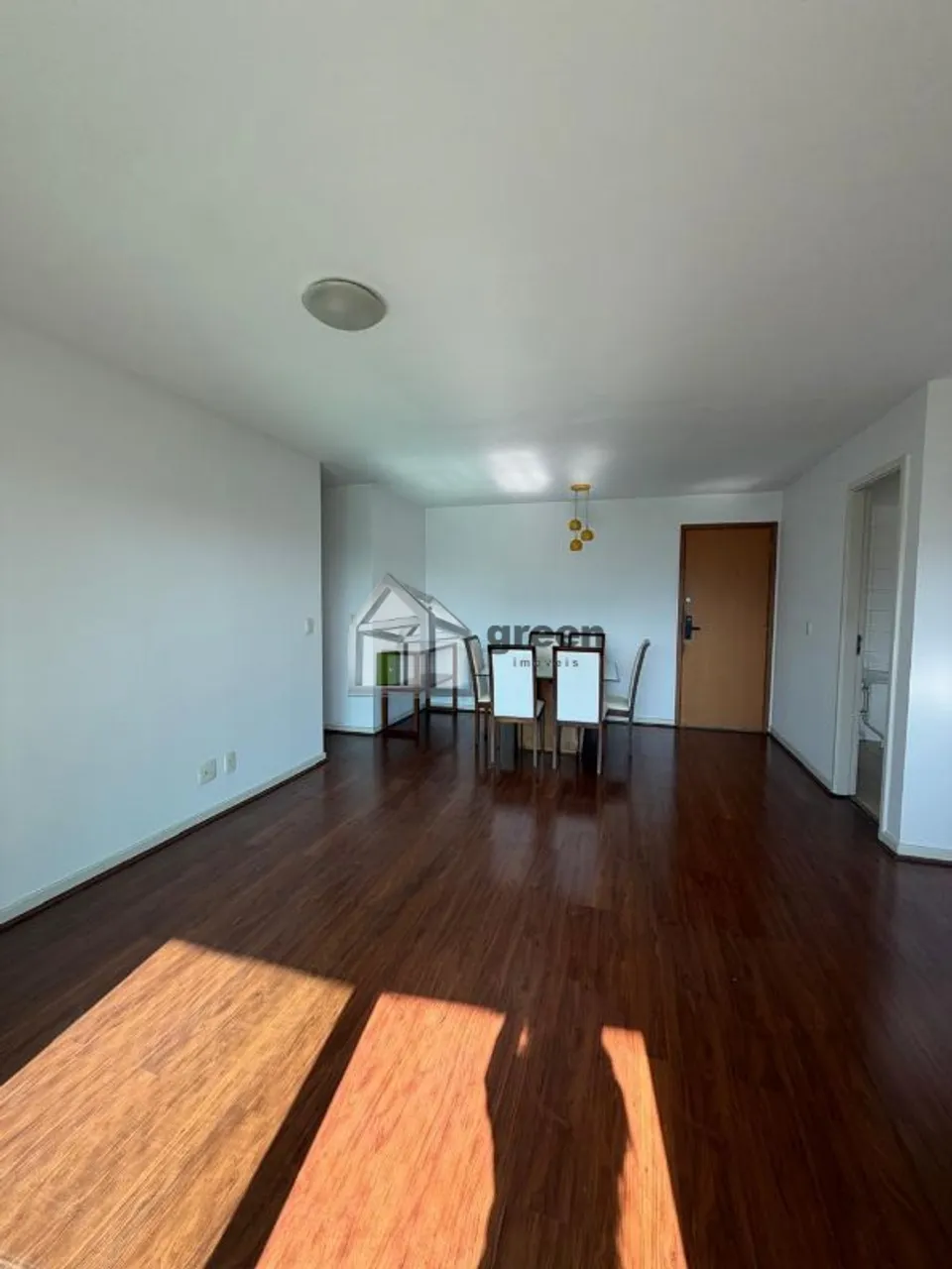 Apartamento com 2 quartos, 3 banheiros e varanda — photo 2