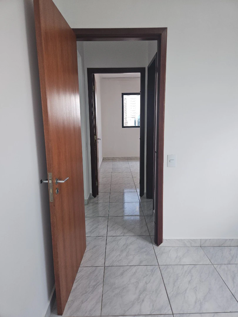 2-bedroom apartment with no parking and a closed kitchen — photo 14