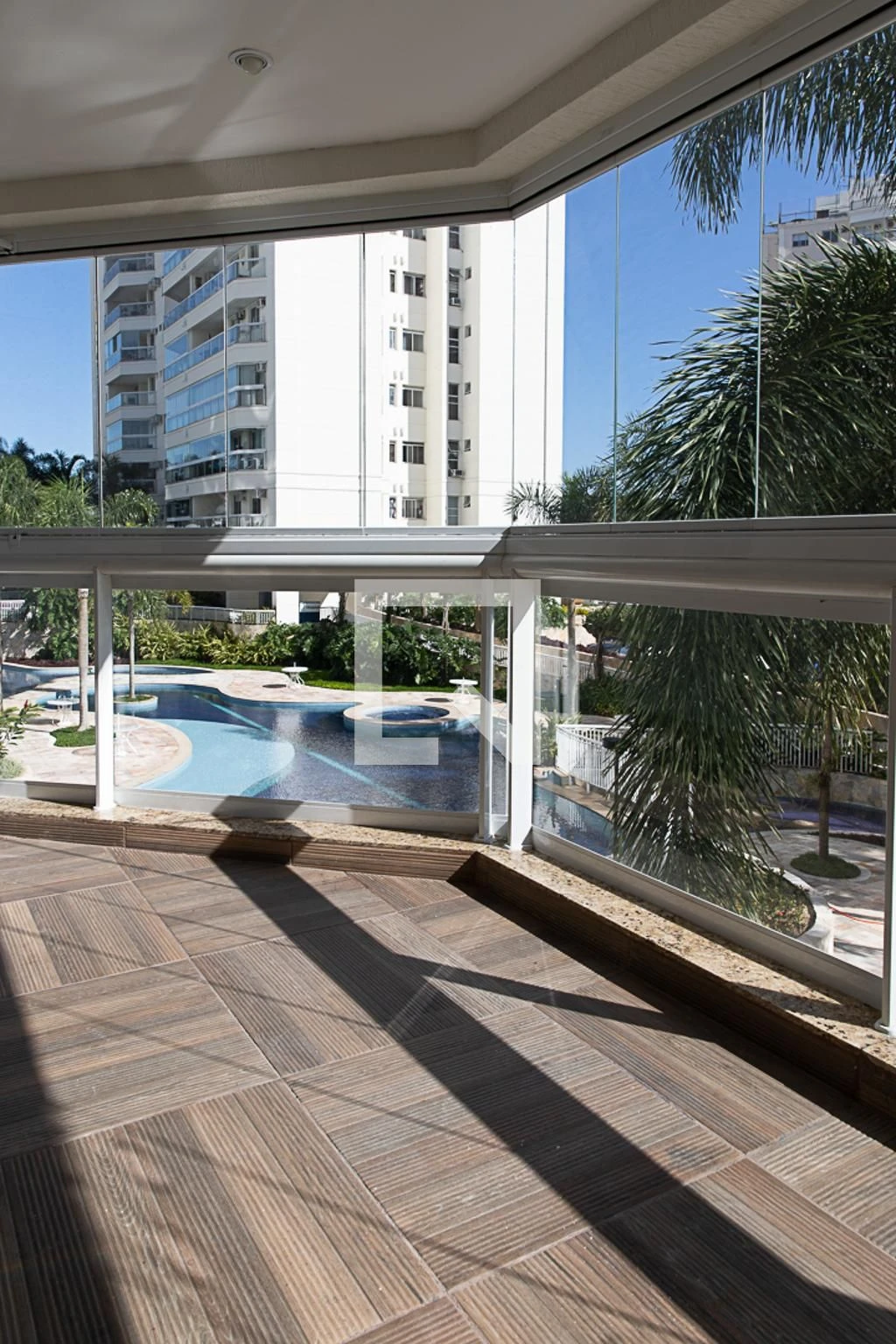 Apartment with 3 bedrooms, balcony and private BBQ — photo 3