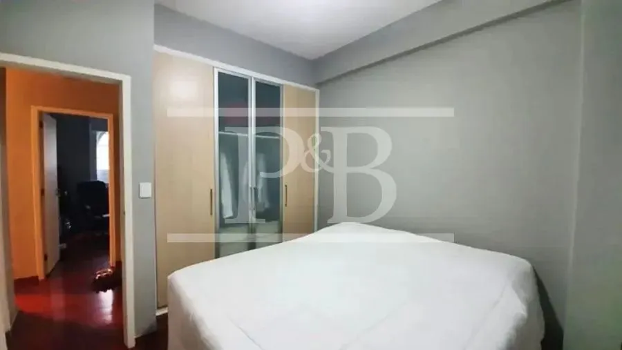 Furnished 2-bedroom apartment with open-plan gas kitchen — photo 8