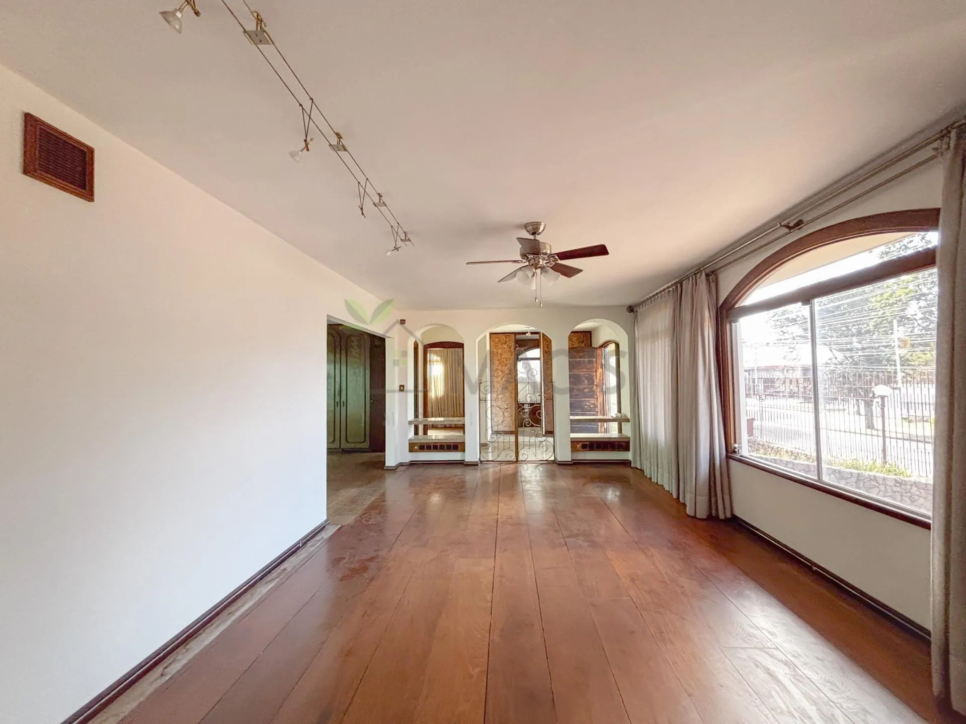 Будинок 604 м² з 4 спальнями та 4 ванними кімнатами — photo 8