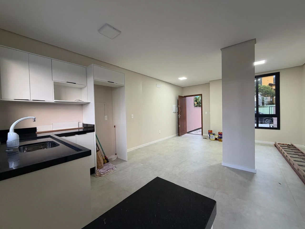 Casa de 100 m² com máquina de lavar e jardim