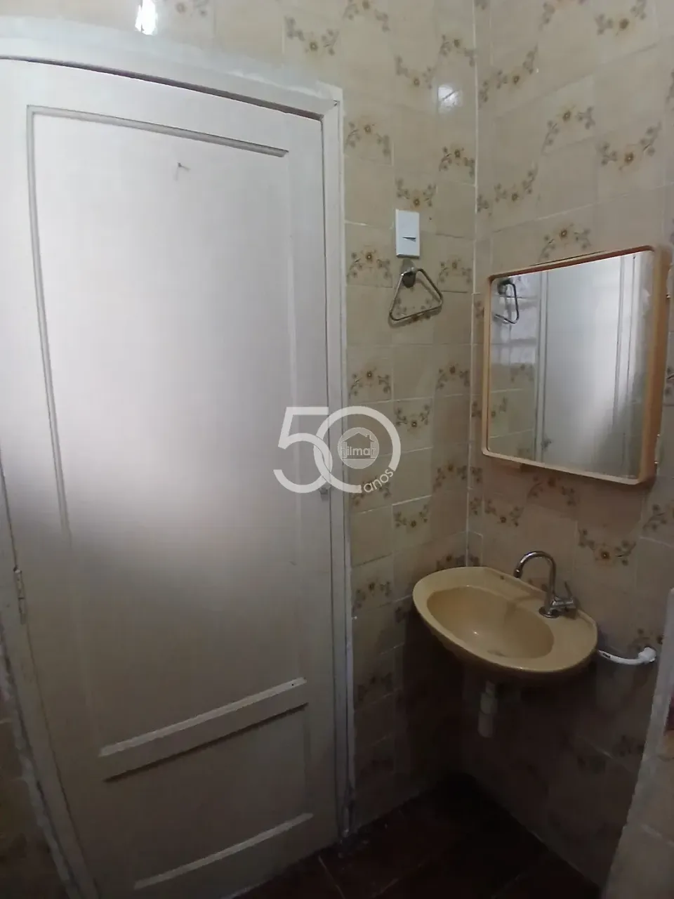 Unfurnished apartment with 2 bedrooms and a separate kitchen — photo 7
