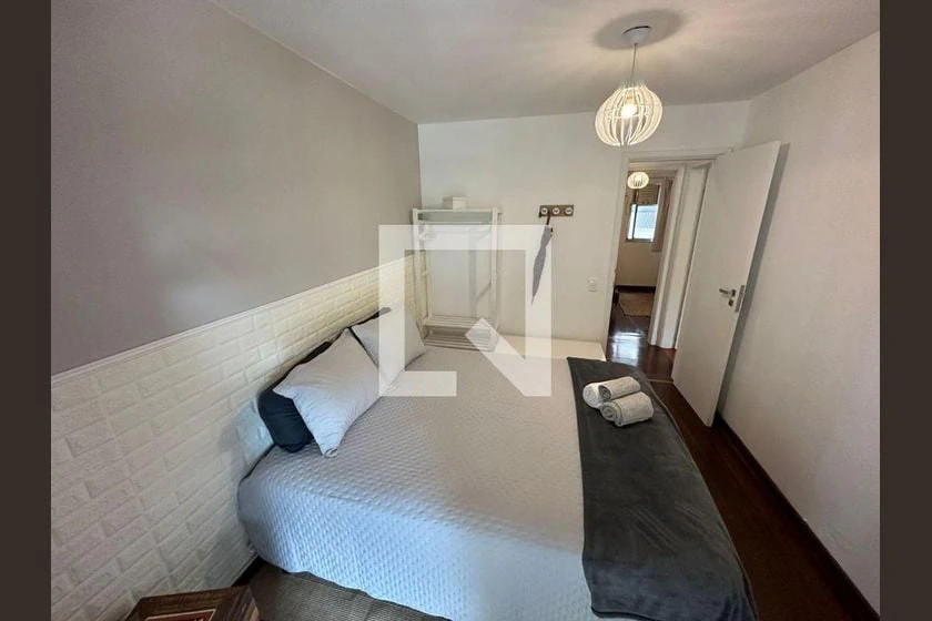 Glass-enclosed balcony in a 3-bedroom apartment, 132 m² — photo 9