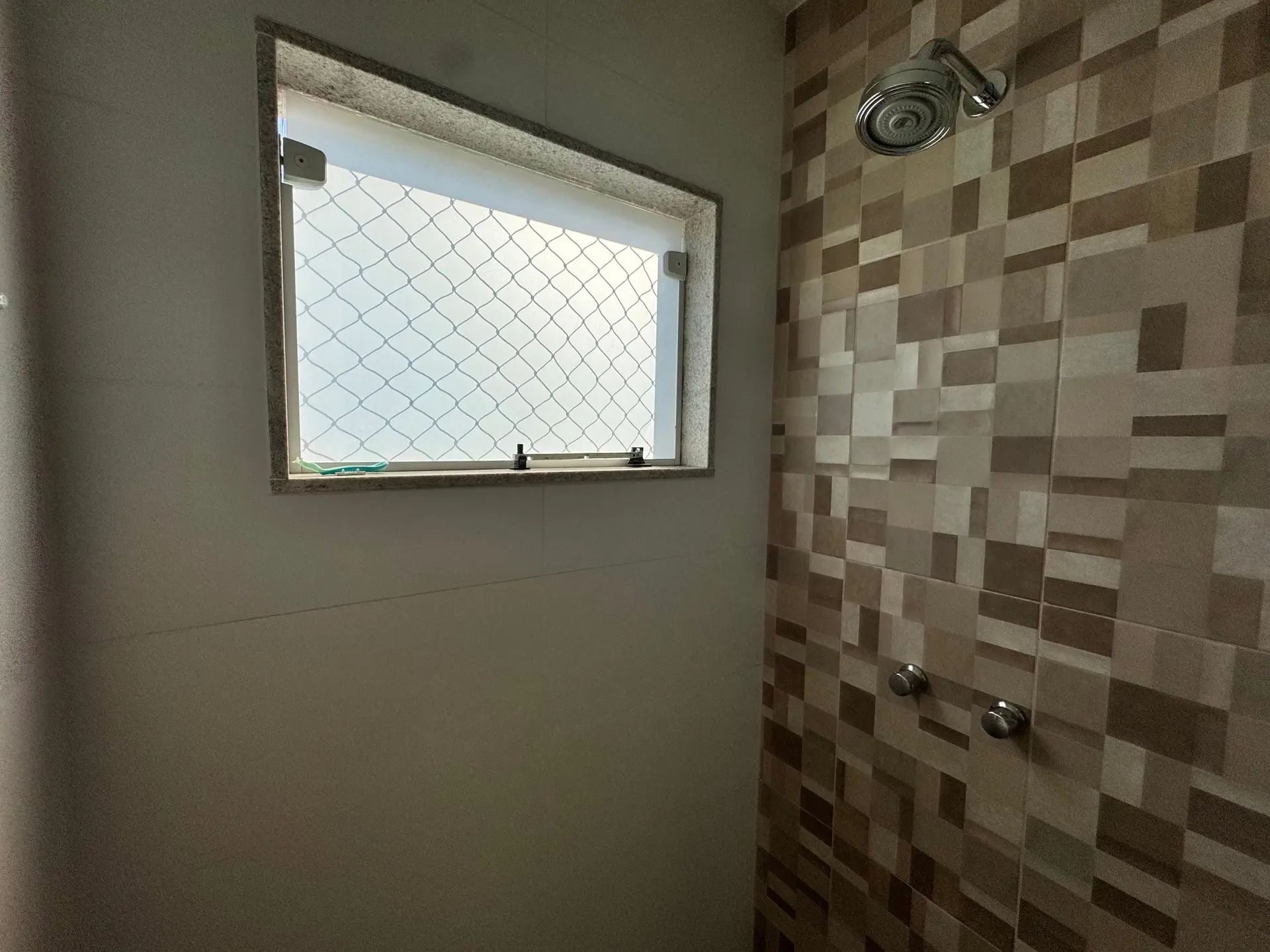 Furnished house with 4 en-suites and 6 bathrooms — photo 22