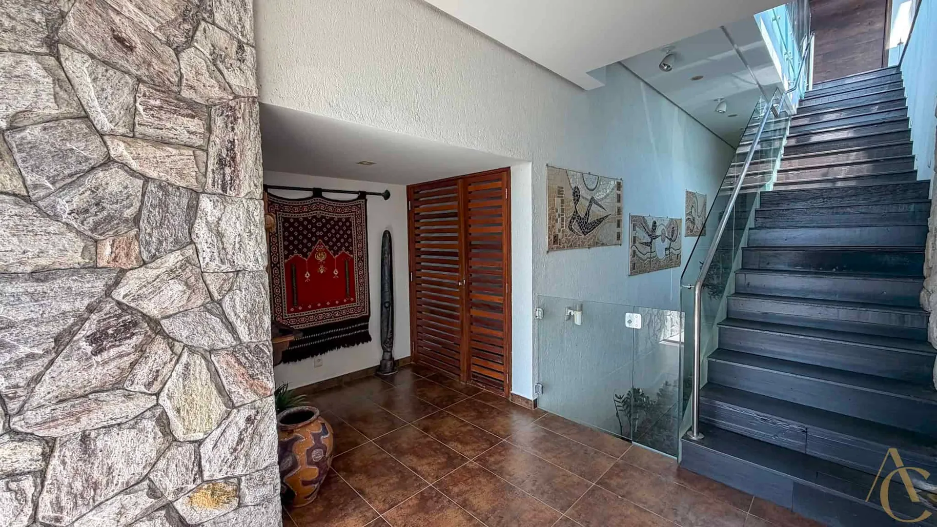 Furnished house, 689 m², with a grill on the balcony — photo 82