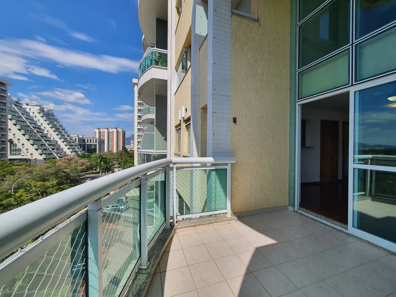 Park view in a 2-bedroom apartment, 90 m² — photo 10