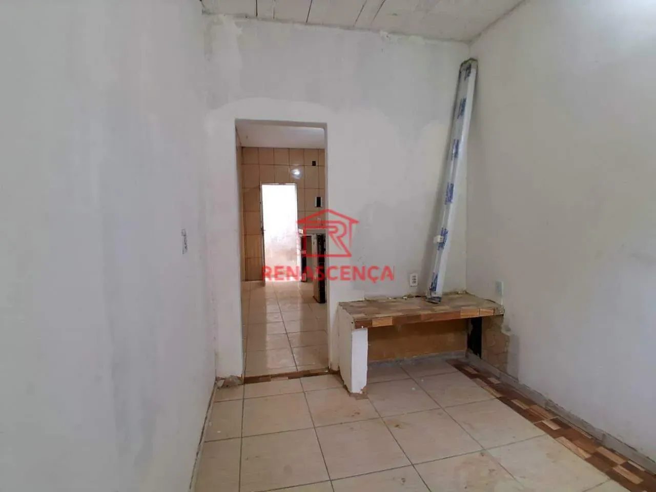 2-bedroom house with a compact kitchenette corner — photo 11