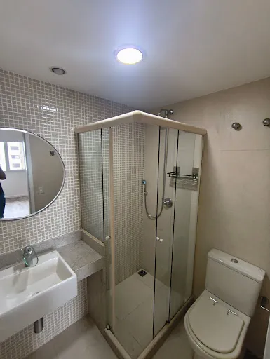 4-bedroom apartment with enclosed balcony — photo 24