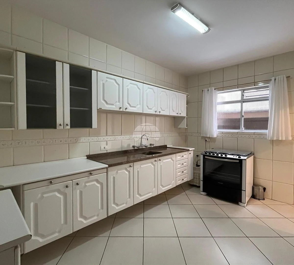 3-bedroom apartment with a bathtub — photo 14