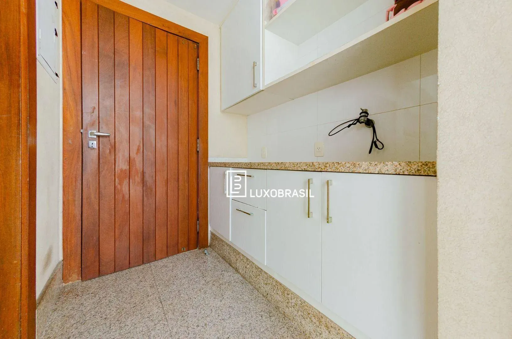 Furnished house with 6 en-suite bedrooms and 9 parking — photo 52