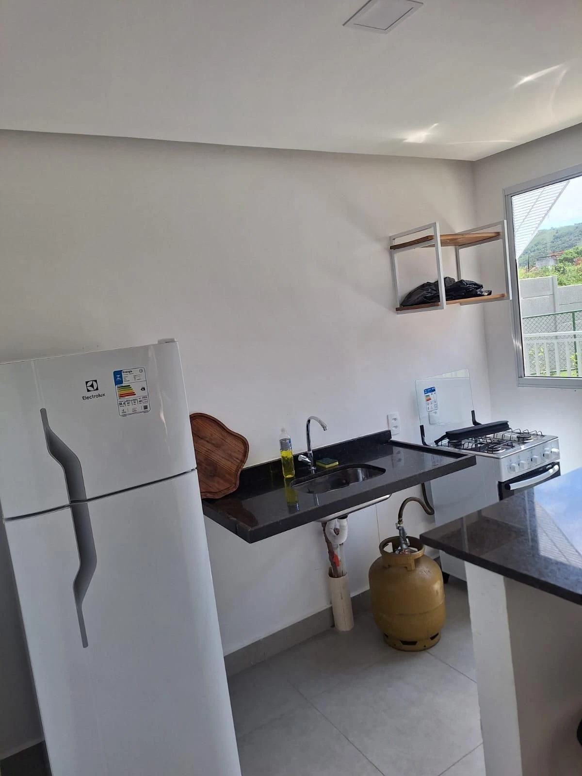 Balcony with a grill in a 2-bedroom apartment, 45 m² — photo 2