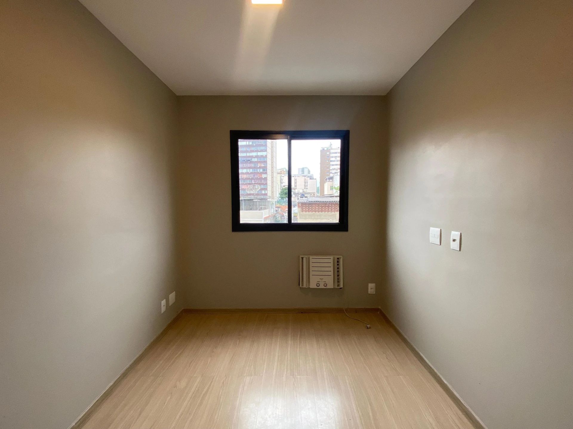 Apartment, 55 m², with wood or laminate floors — photo 40