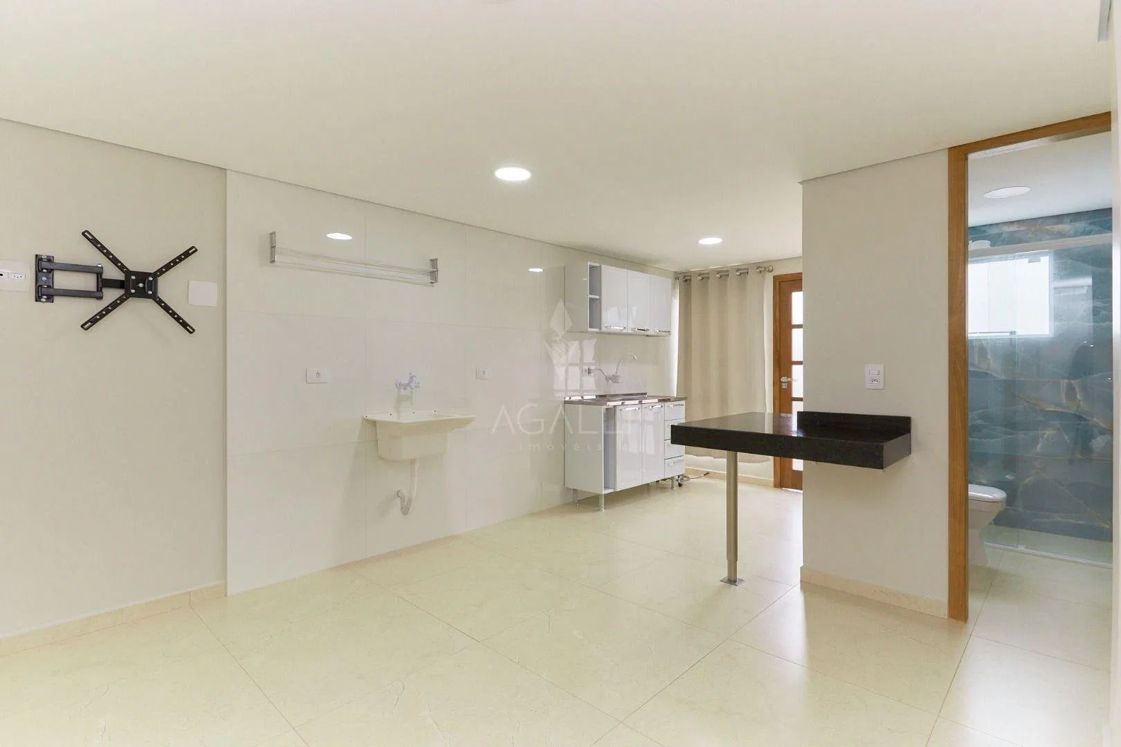25 m² unfurnished studio with glass shower stall — photo 5