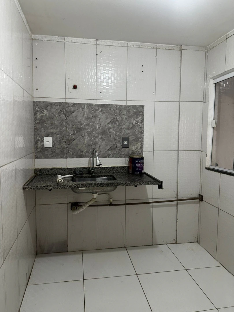 Unfurnished 2-bedroom apartment with laundry area — photo 2