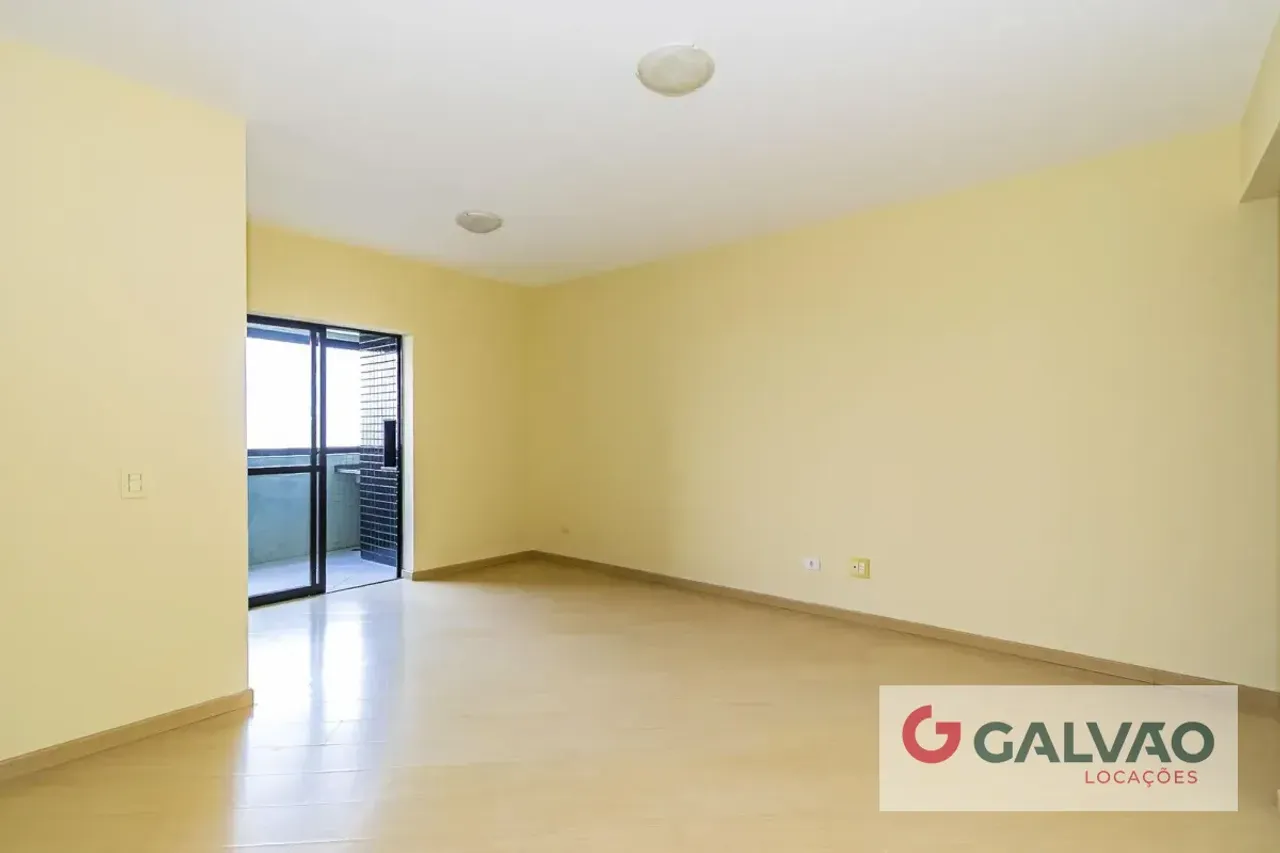 Balcony with a grill in a 3-bedroom apartment, 87 m² — photo 6