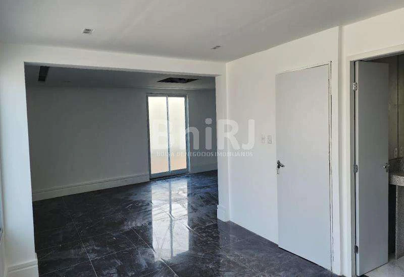 House with 6 bedrooms and 500 m² with 2 parking spaces — photo 8