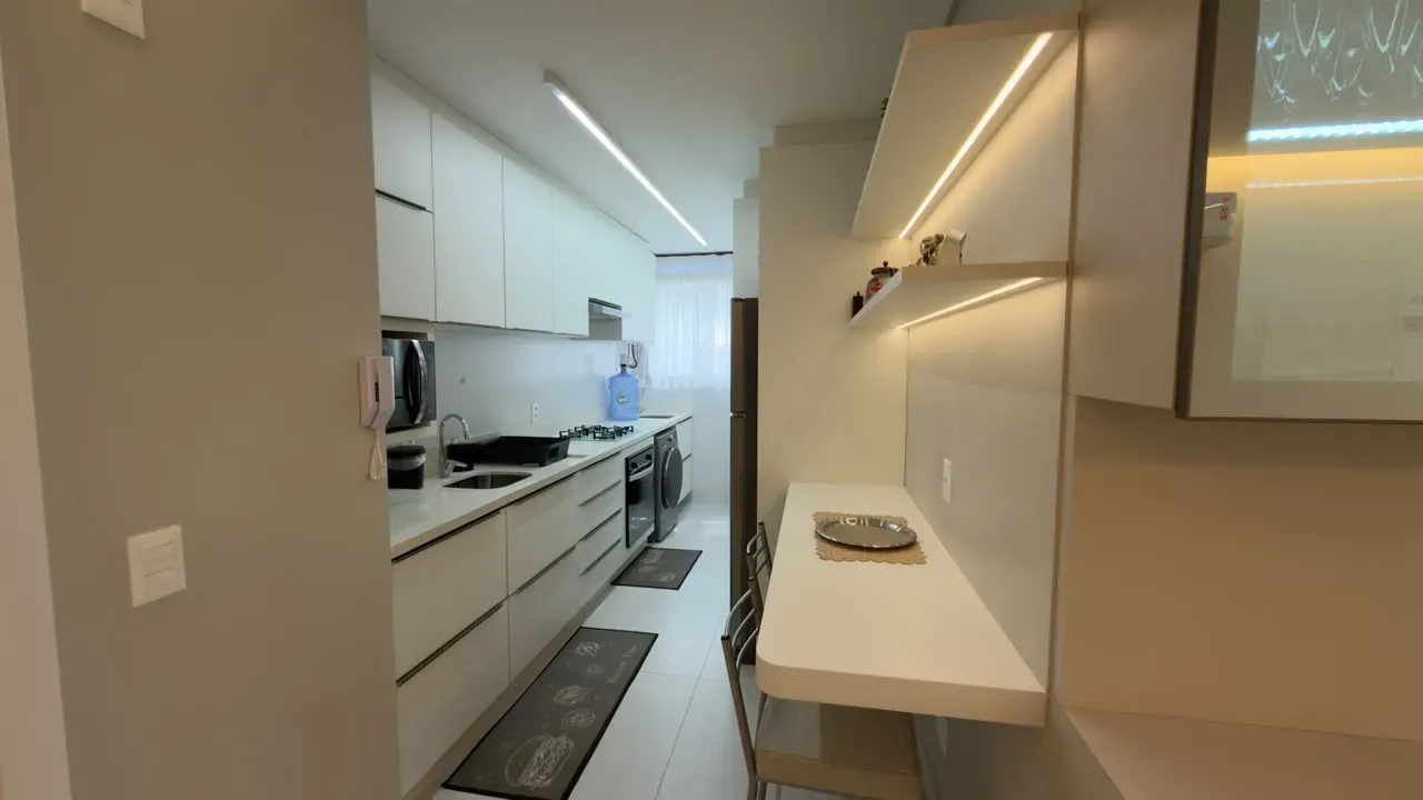 Furnished apartment with open-plan kitchen and 3 en-suites — photo 24