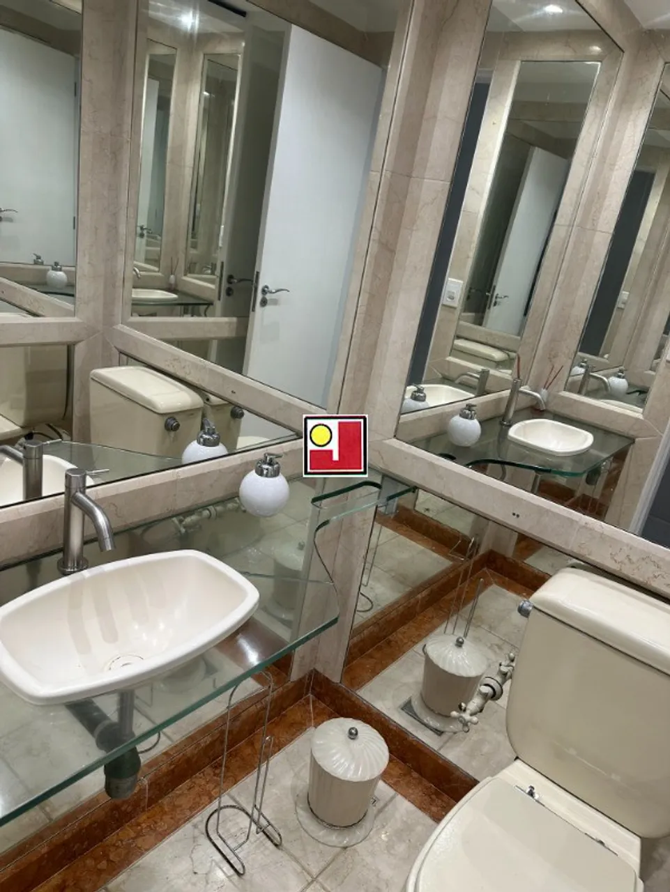 Apartamento mobiliado de 4 quartos com varanda de vidro — photo 16