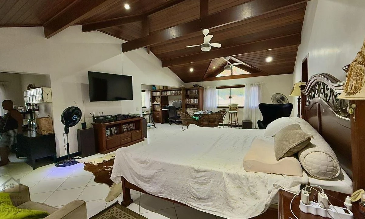Furnished house with 6 bedrooms and 6 parking spots — photo 4