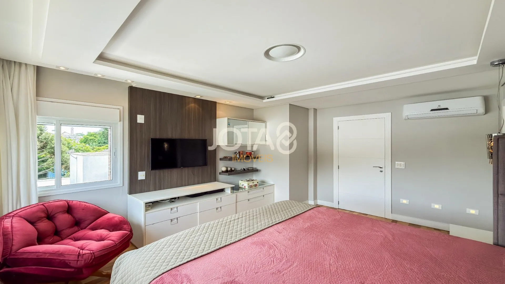 House with 3 en-suite bedrooms and private BBQ — photo 29