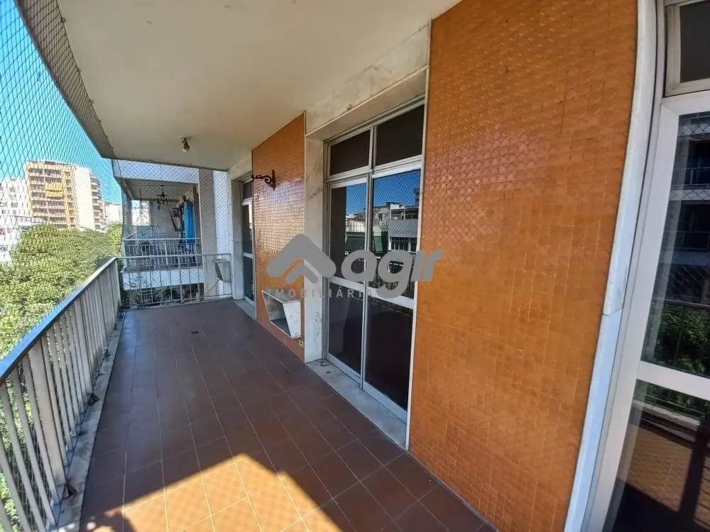 4-bedroom apartment with balcony and 2 parking spots — photo 25