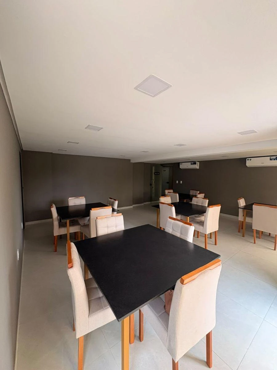 2-bedroom apartment with a glass-enclosed balcony — photo 8