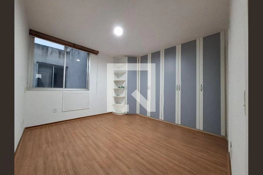 Home office in a 4-bedroom apartment, 140 m² — photo 15