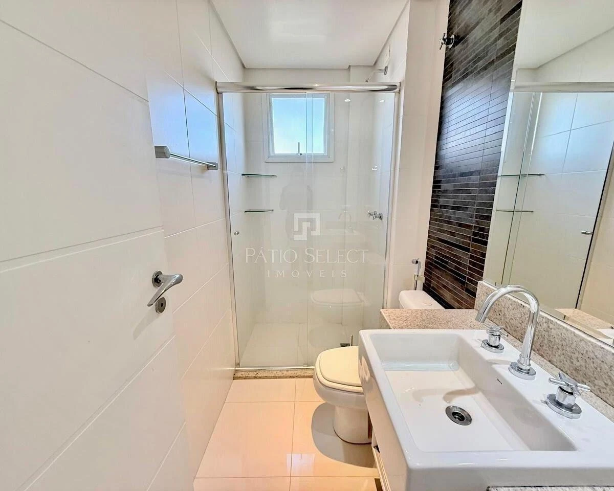 Furnished apartment with 2 bedrooms and glass balcony — photo 18