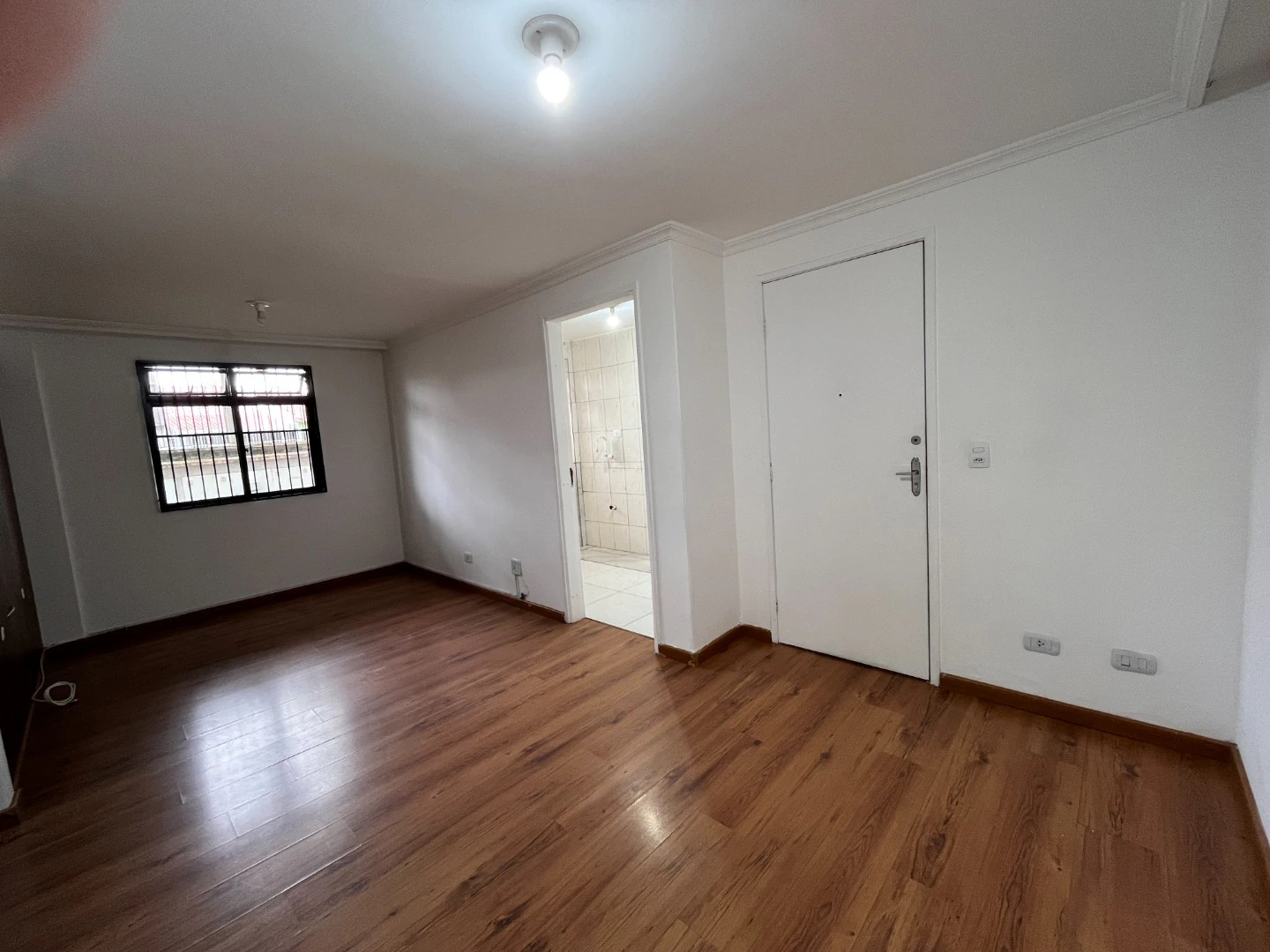 3-bedroom apartment with wood or laminate floors in Curitiba — photo 2