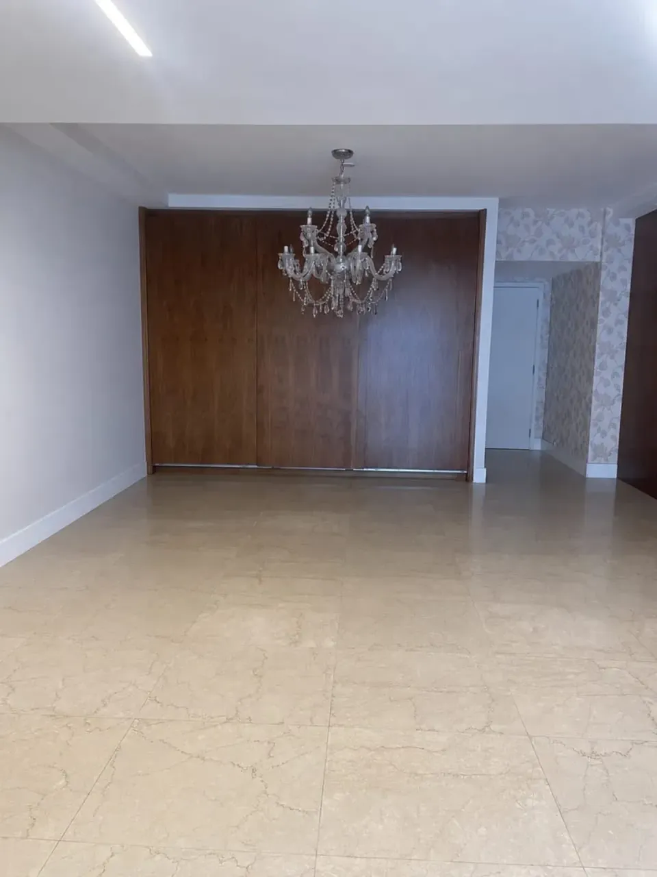 Furnished apartment, 180 m², with a glass-enclosed balcony — photo 15
