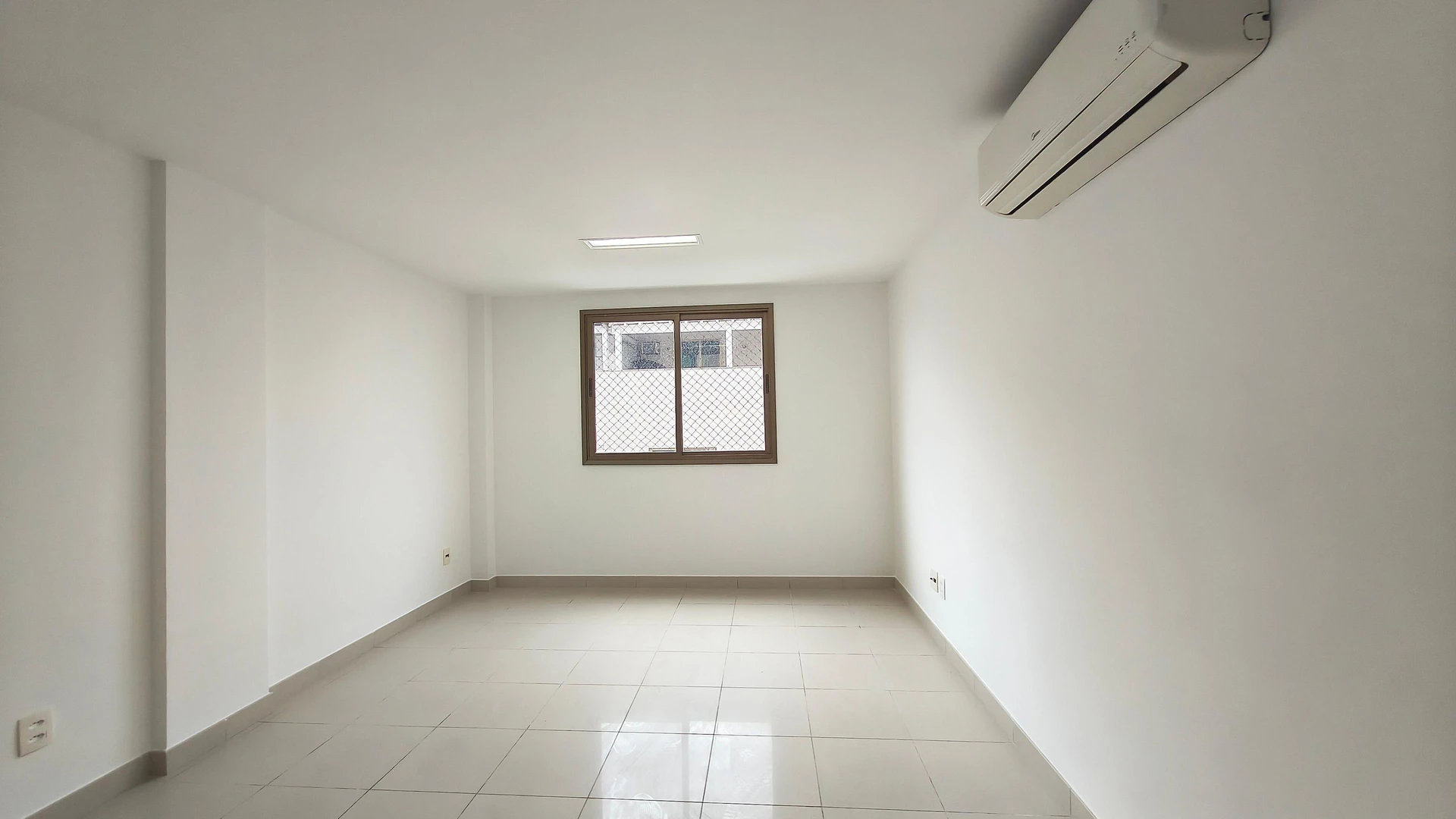 5-bedroom apartment with a washing machine in Rio de Janeiro — photo 53
