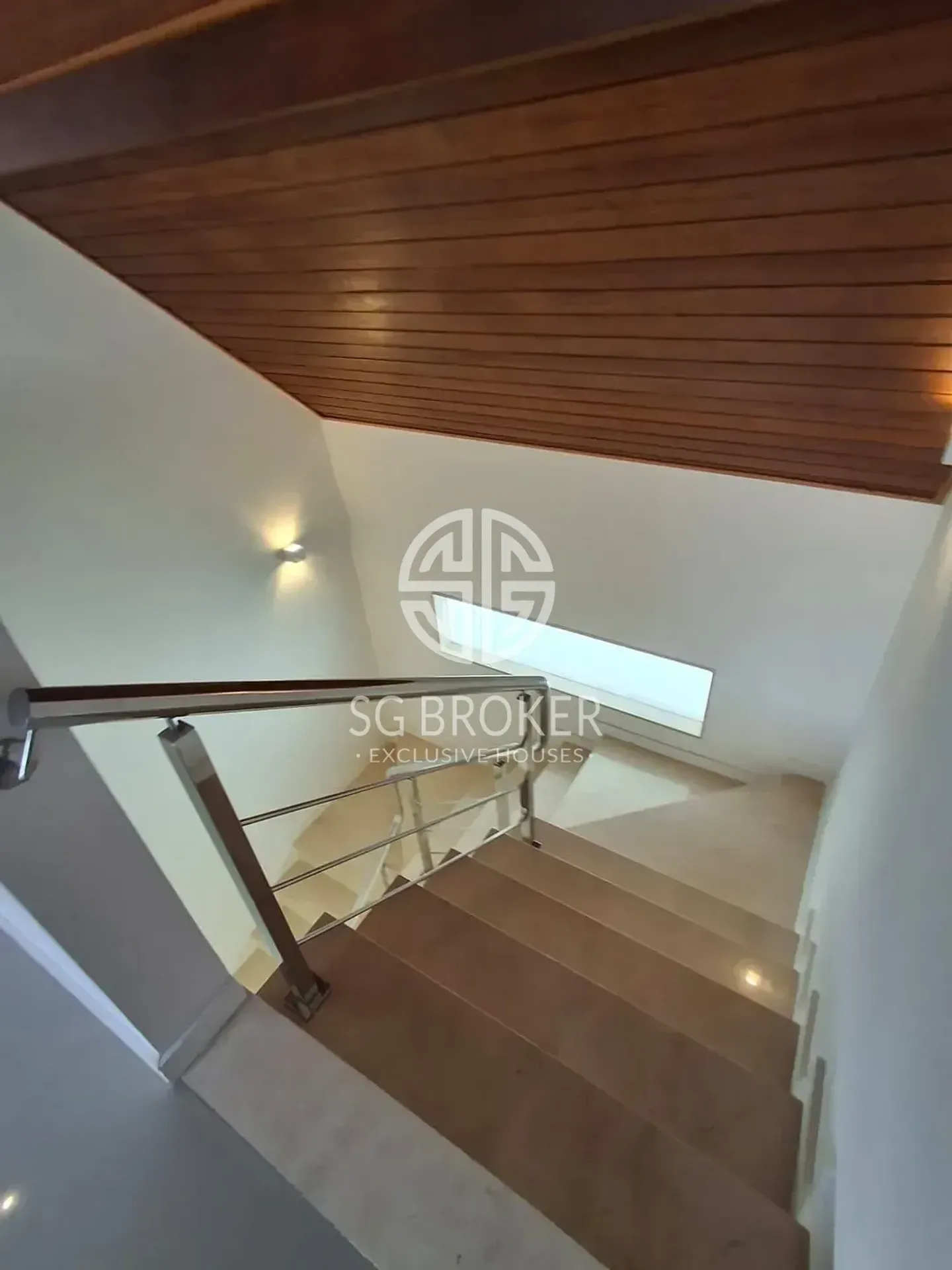 Casa com 5 suítes e 5 banheiros, 330 m² — photo 30