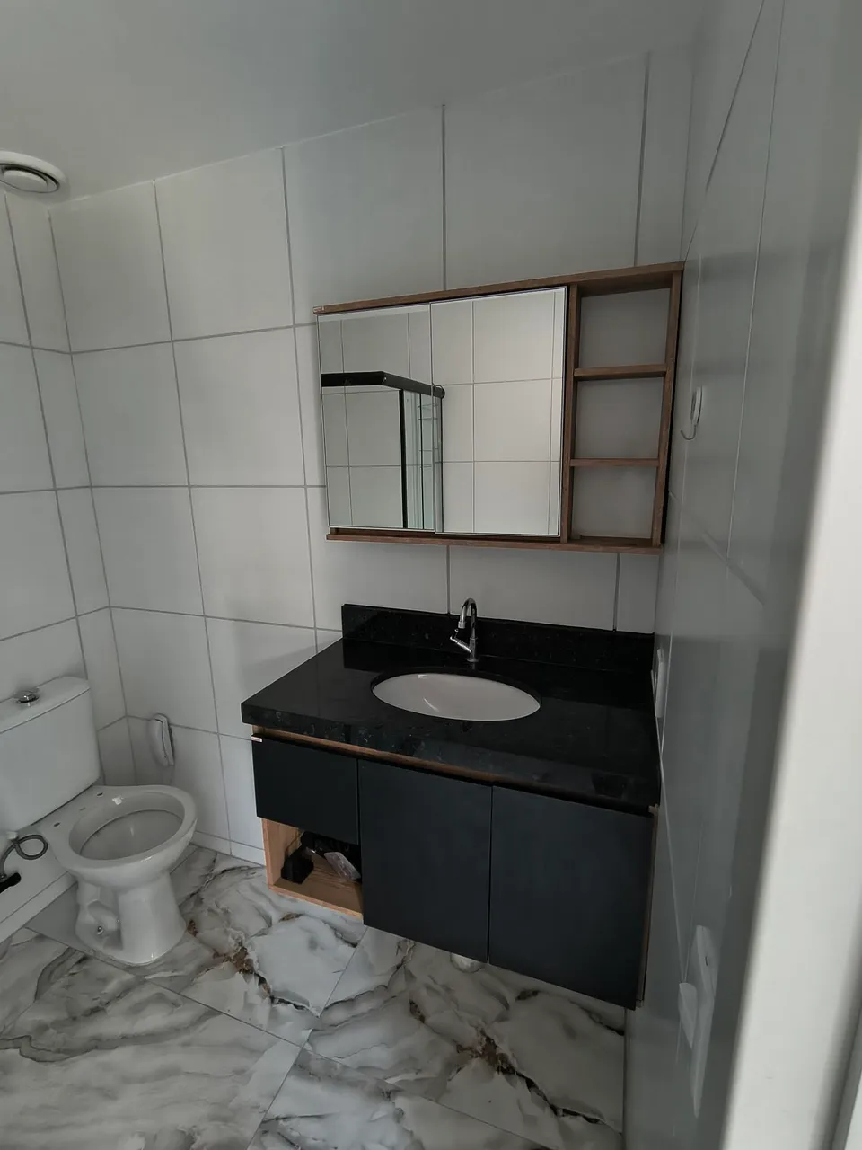 One-bedroom apartment in a building with a gym — photo 7