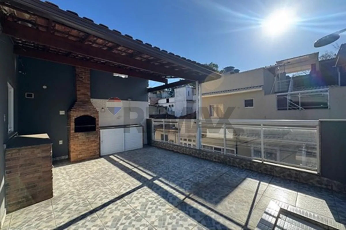 Balcony with a grill in a 3-bedroom house, 104 m² — photo 8