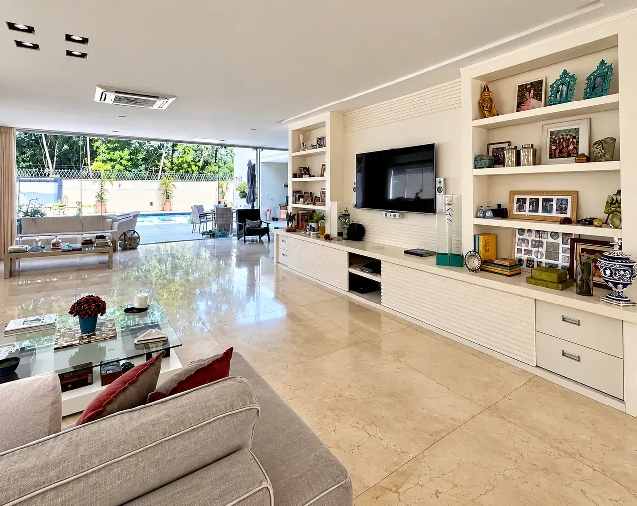 Furnished house with 4 bedrooms and 550 m² — photo 13