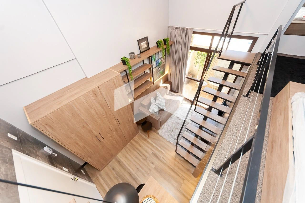 Furnished studio, 21 m², with wood or laminate floors — photo 17