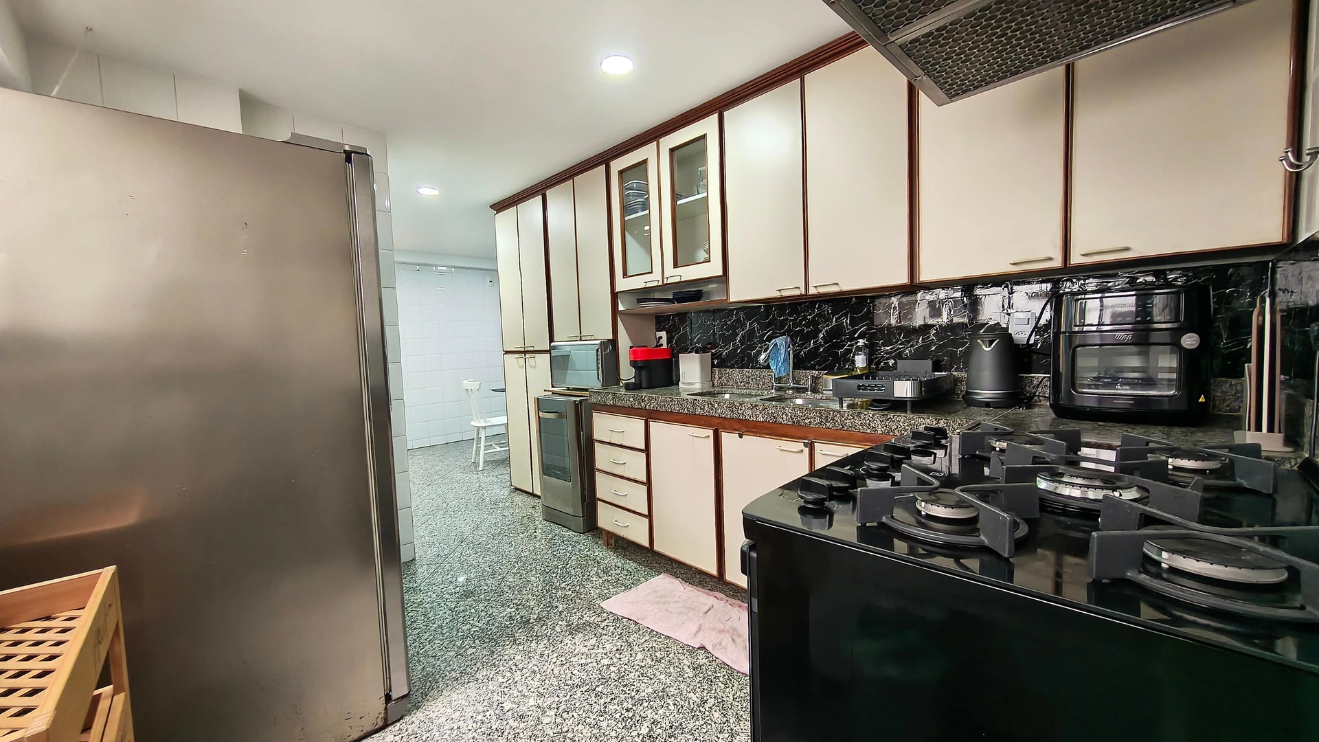 Washing machine in a 4-bedroom apartment, 205 m² — photo 29