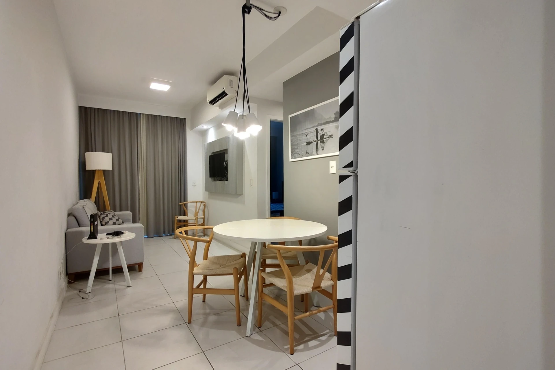 Furnished 1-bedroom apartment with an open-plan kitchen — photo 31