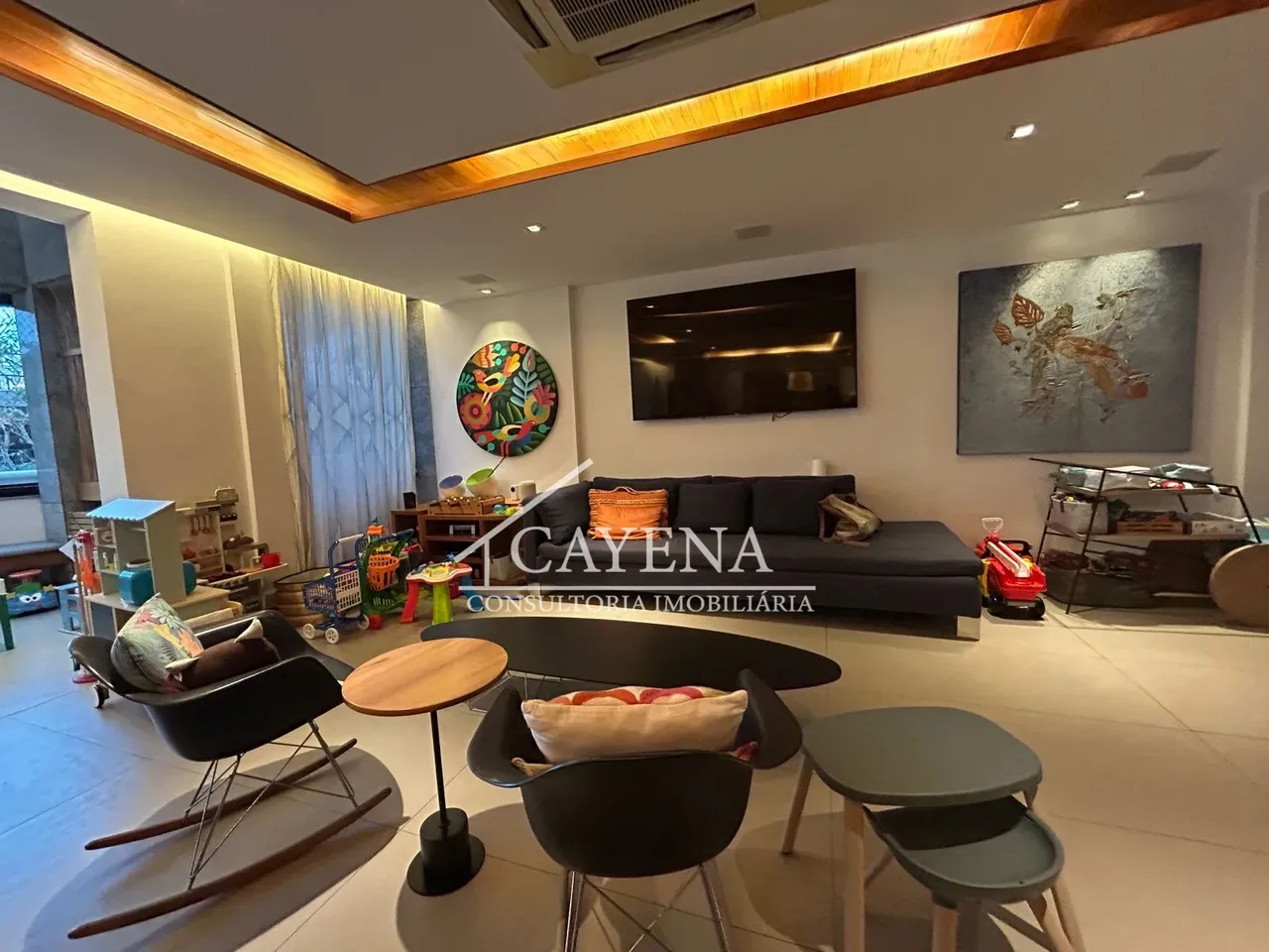 Furnished penthouse with 4 en-suites and 360 m²