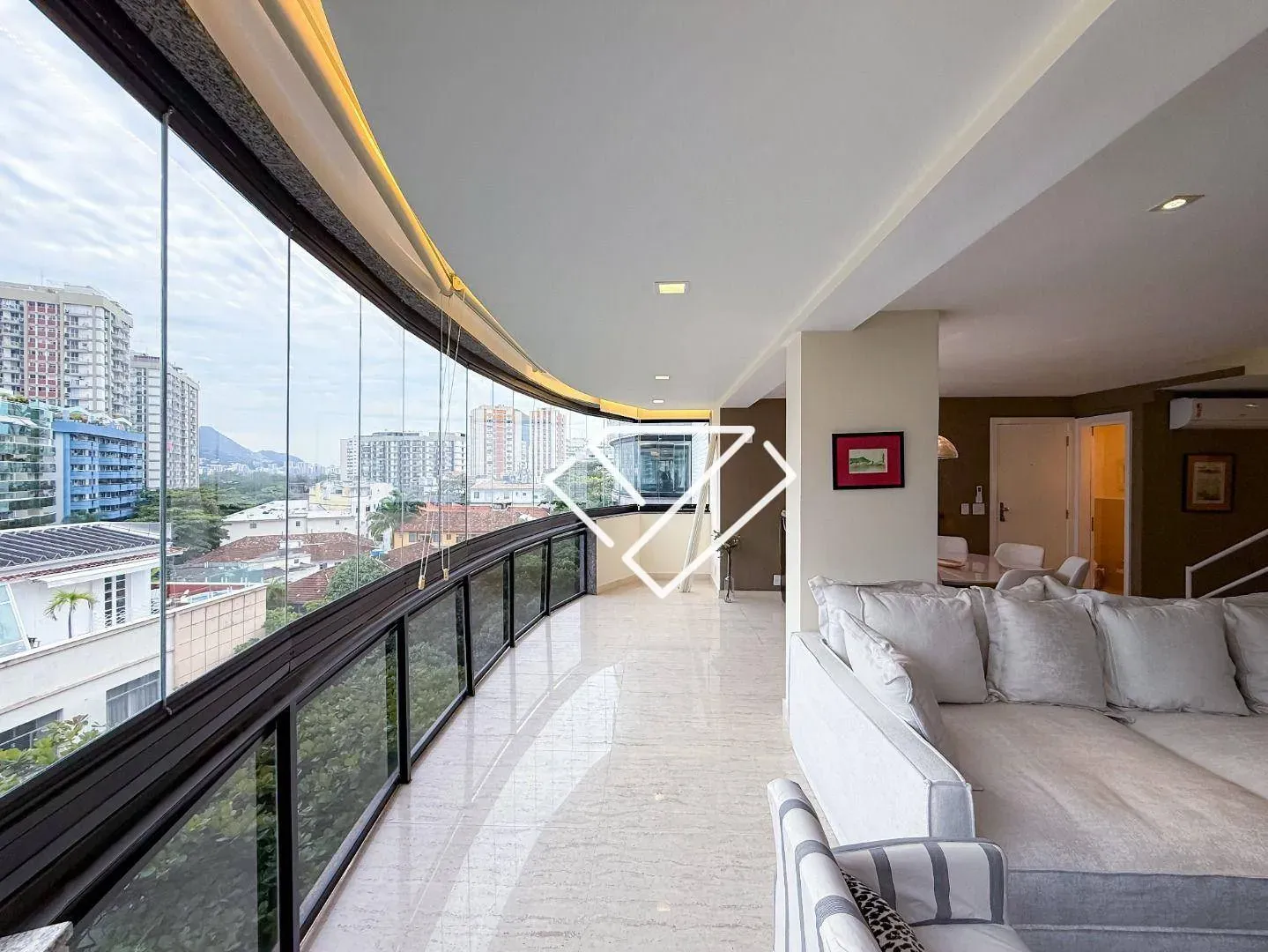 Furnished 4-bedroom apartment on the 6th floor — photo 21