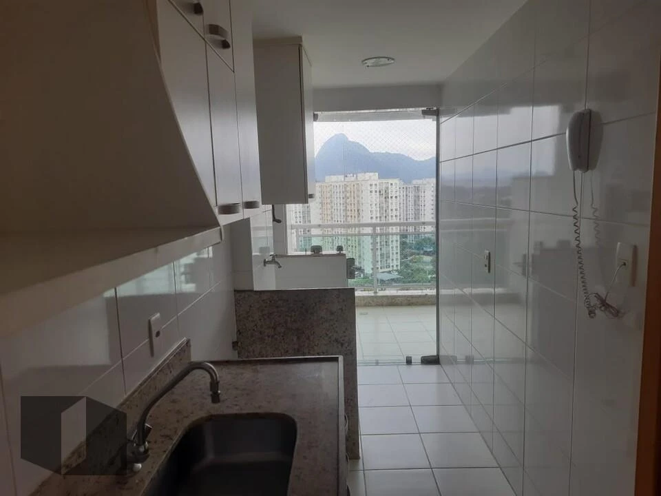 3-bedroom apartment with balcony and city views — photo 31